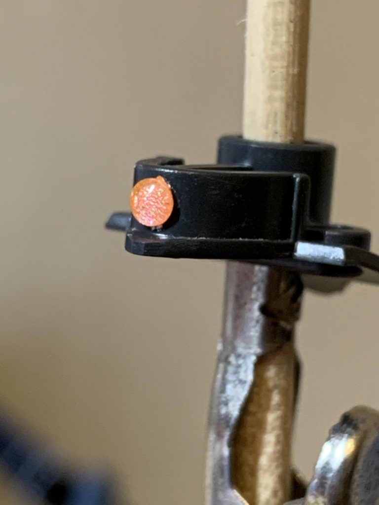 モノアイはHアイズを使用してます。裏側をガンダムマーカーのシャインシルバーで塗っています。