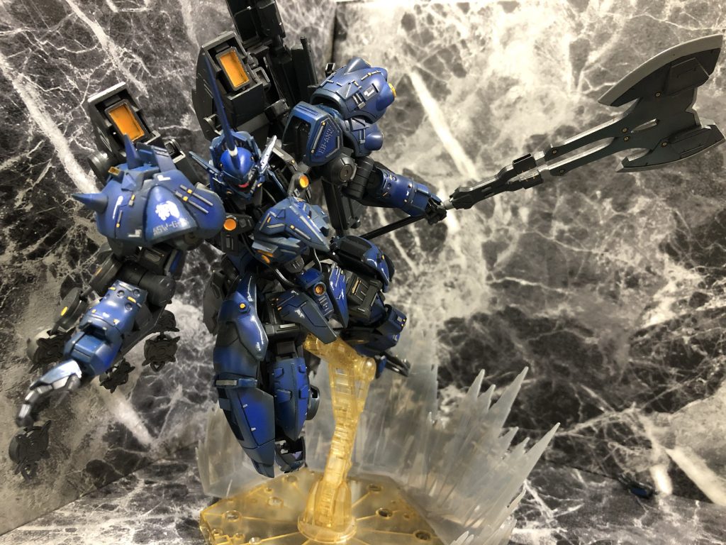 メイン武装は大型のアックスです
機動力を活かし強襲します!