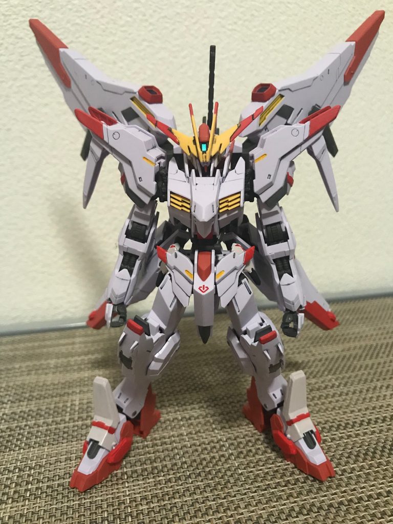 サイドバインダーの取り付け位置を変えて四枚羽のような感じで、本体はスマートな印象に。