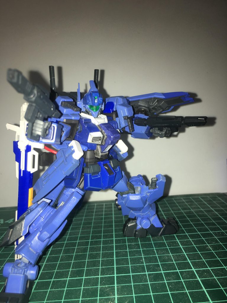 武装1 Eー2ビームスプレーガン
本機の主兵装であり、ジム・ガードカスタムの物をそのまま流用している。ジムが使用するビームスプレーガンと性能に大差は無い。