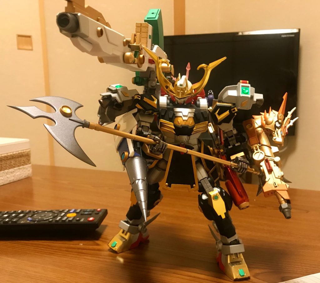 雷砲稲妻がプラ板製で軽いのと、足に重りが入ってるおかげで、全武装状態でも自立・ポーズづけ可能ですが、さすがにさわりにくくはなってます(笑)最後までご覧頂きありがとうございました!!