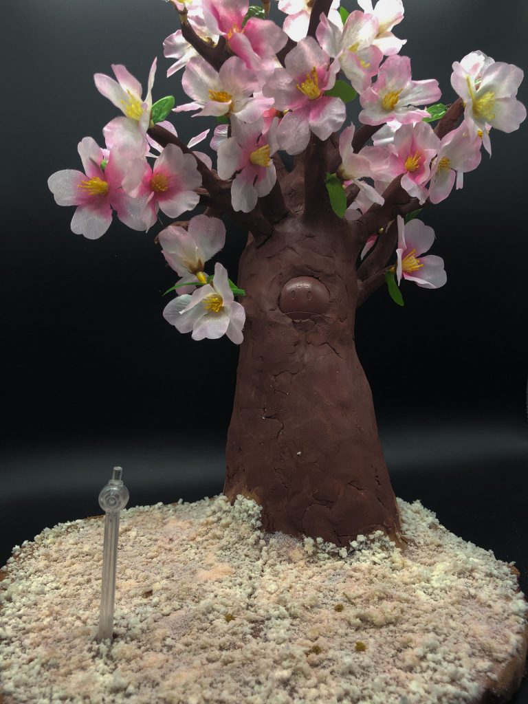 そしてベースのサクラハロ!!土台は発砲スチロールに茶色紙粘土にハロをランナーに包んで木粉粘土で製造し、桜は造花を付けました。コレ全て100均で集めました(`•∀•´)✧