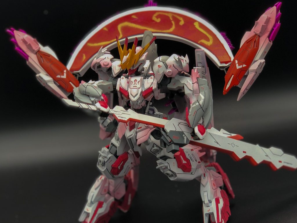 バスタードメイスは腰に装備!!居合のポージングができるようにしました。イメージとしては侍や武者に近いイメージで作成しました。