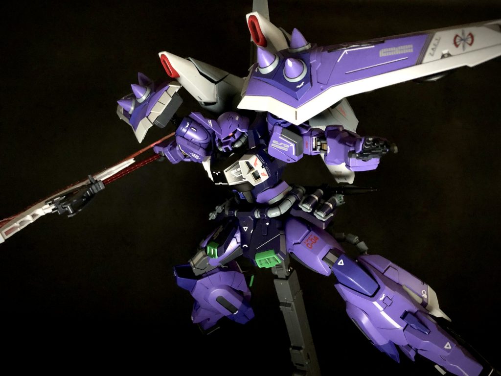 ・MA-MRファルクスG7 ビームアックス　高出力のビーム発生機を備え、敵機装甲を溶断破壊する装備。(ツバキ機は、本人のオーダーにより通常のものとは違い、ビーム刃は片刃でロッドの先端からビーム波が出るハルバート型になっている。)