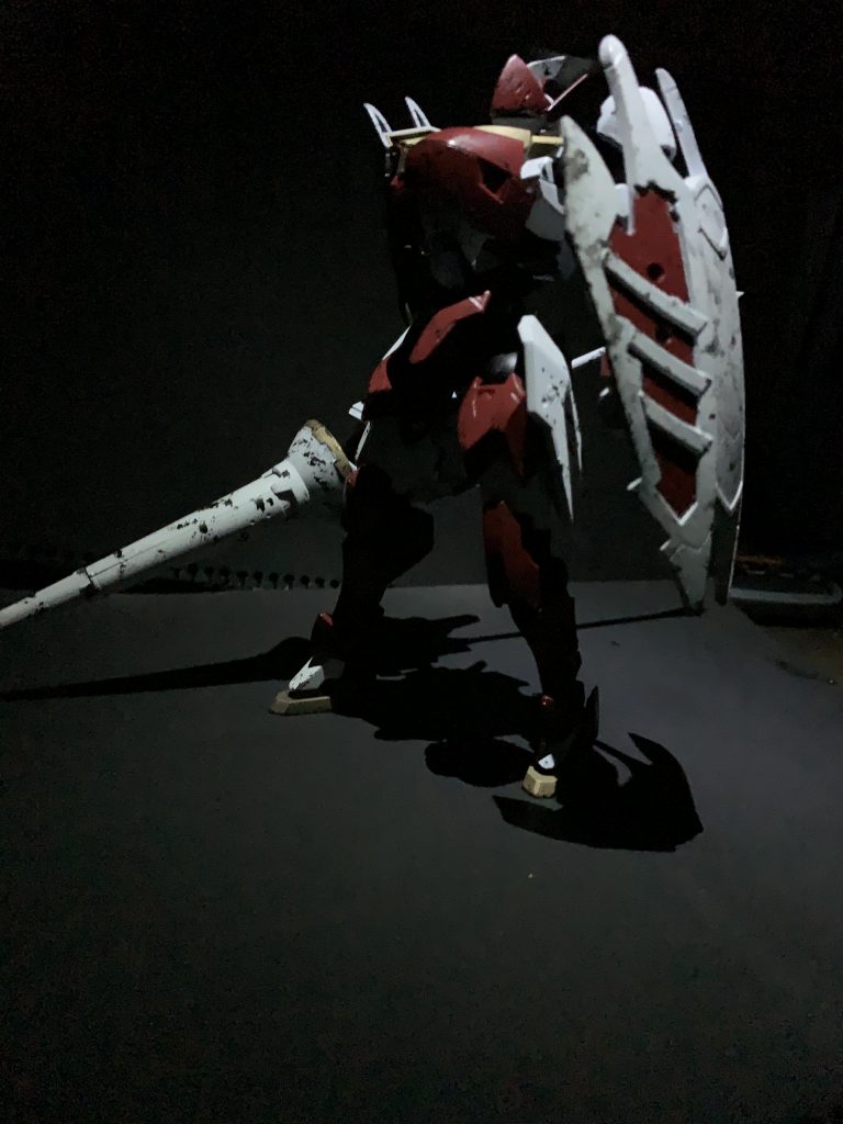 ヴァルキュリアなのにシグルズだったり
グラムなのに槍だったりとツッコミ所が多い機体ですが、初めてのチッピングも相まって鉄血らしさのある機体に上手く仕上がった気がします!