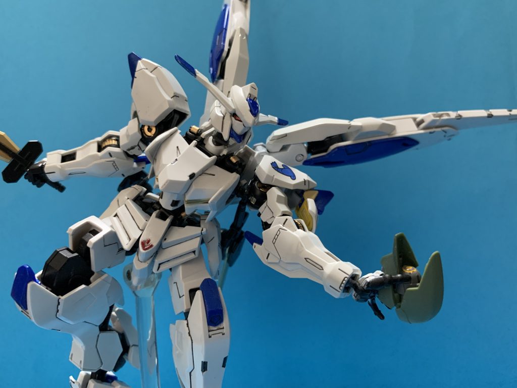 アクション。武装が少ないのもあってマッキーやアグニカが化け物染みてるのが実感できますね。