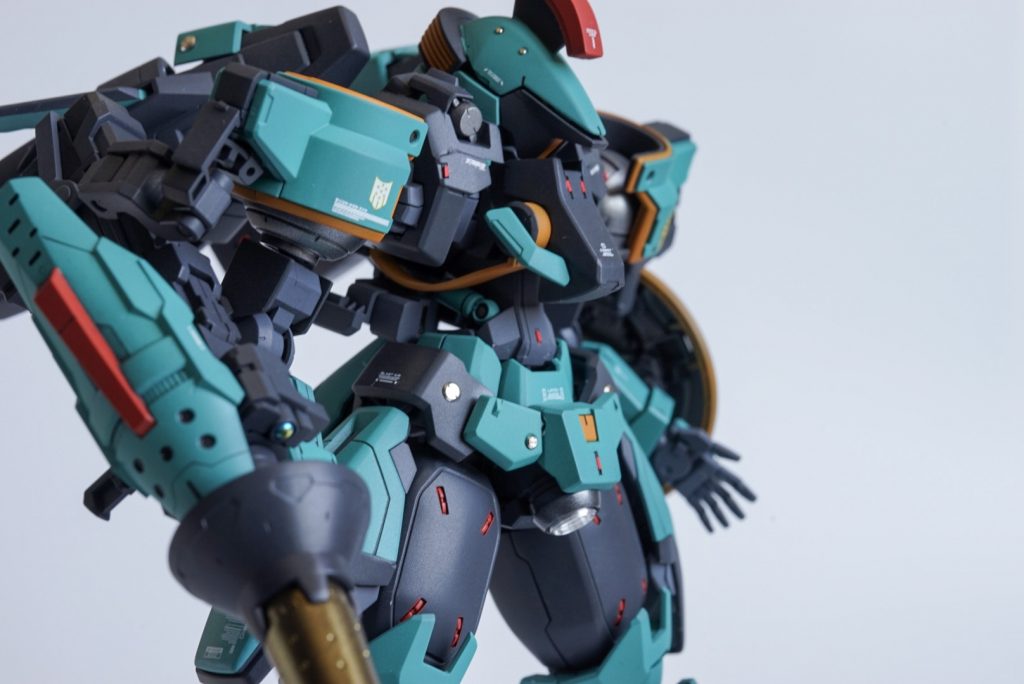 ポイントとしてレッドポイントの追加とメタルパーツ をくどくならないようバランスを見つつ設置