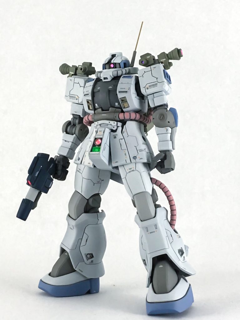 頭部 オリジンザクを基にして、旧キットを所々使用しました。胴体 オリジンザクを使用。胸バーニアは個人的な好みで四角い形を採用しました。