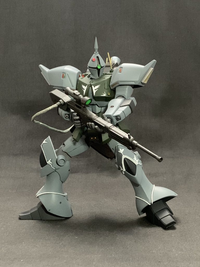 強化実験機の為、多少ピーキーではあったが充分実戦に耐え得ると判断され、キシリア少将により接収されることとなり、急遽エングレービングが施された