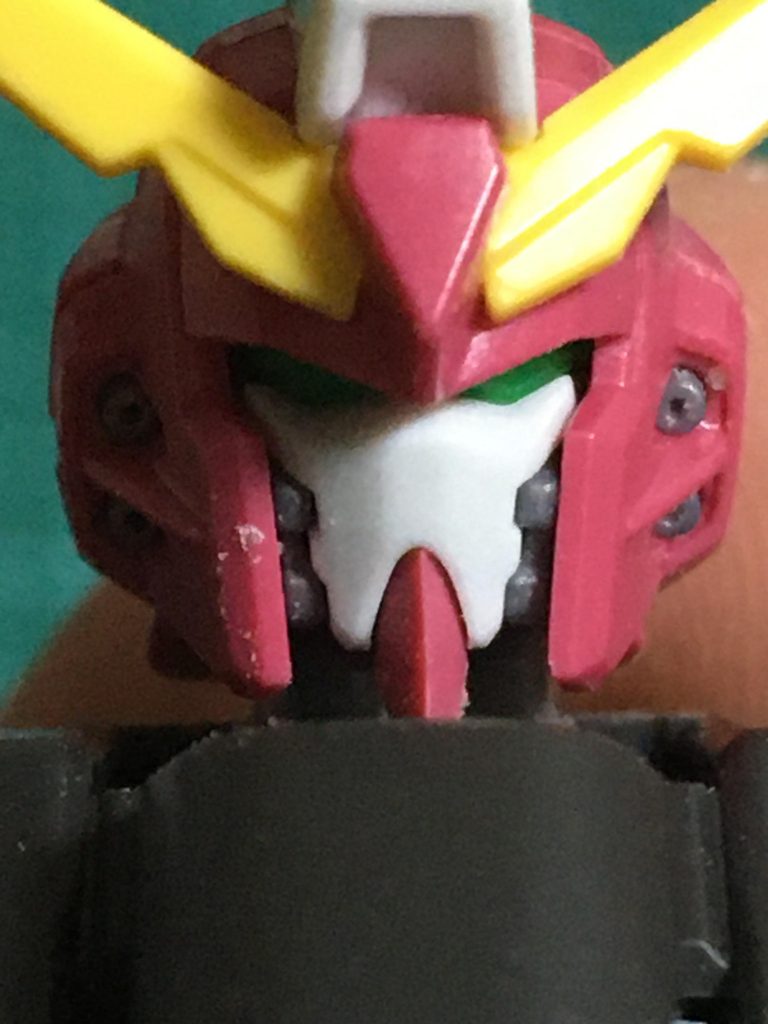 制作工程です。
バルカンは穴開け、アゴはシャープに。
アンテナもシャープ化しましたが写ってないですね…w