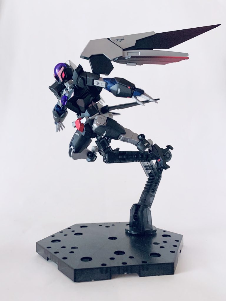 アルスコアガンダム
塗装以外では今回はどちらかというとアルスコアガンダムの方に力を入れました。
首の延長、猫背、指先を鋭利化etc…
イメージ的にはアクセルワールドのシルバークロウを黒にした感じです♪w