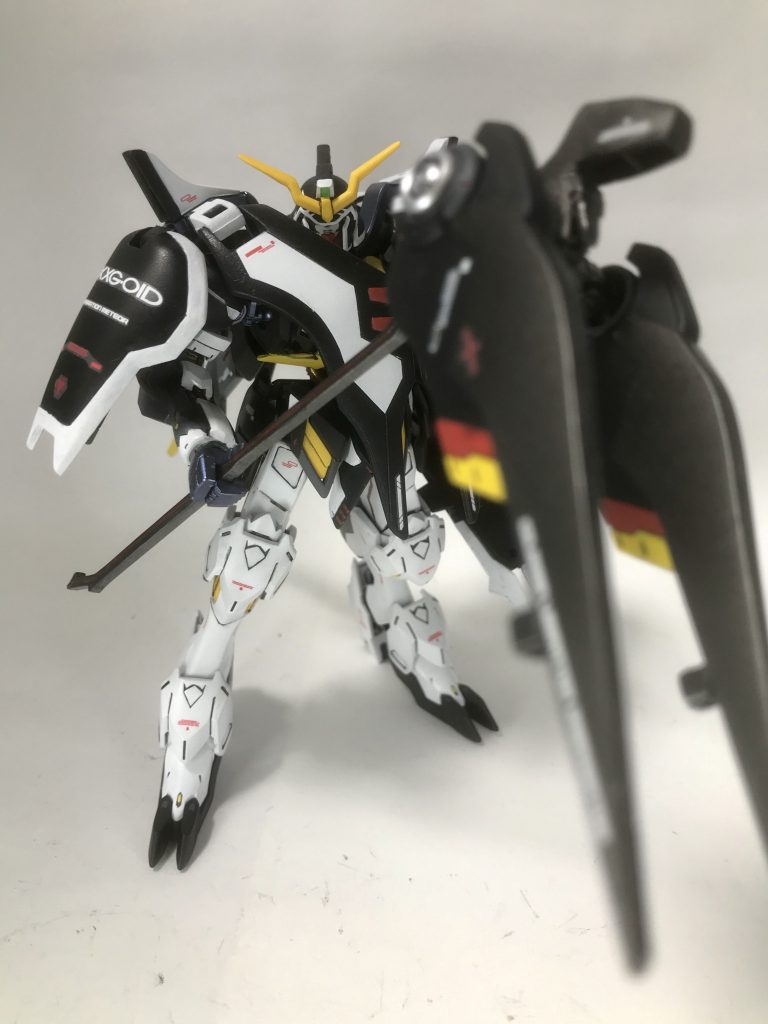 メイン武装は鎌状のツインインパクトサイズ