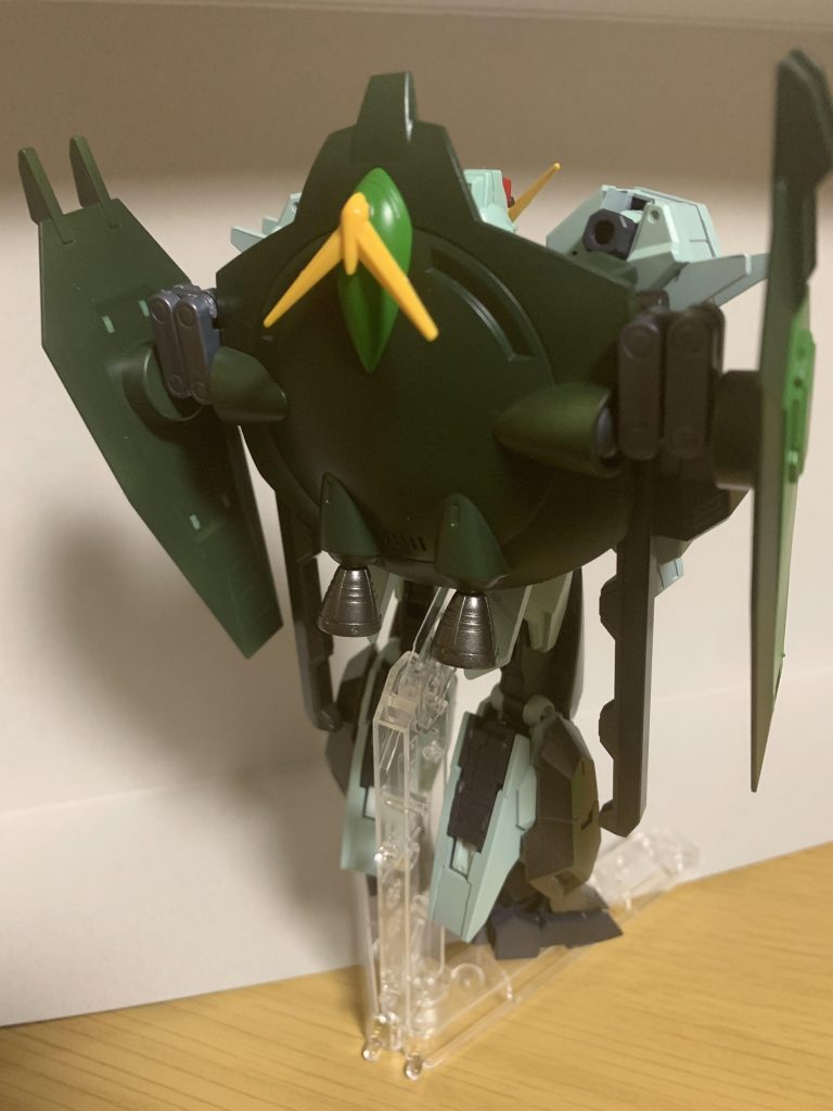 背面　背負いものは重いので外れやすいですね