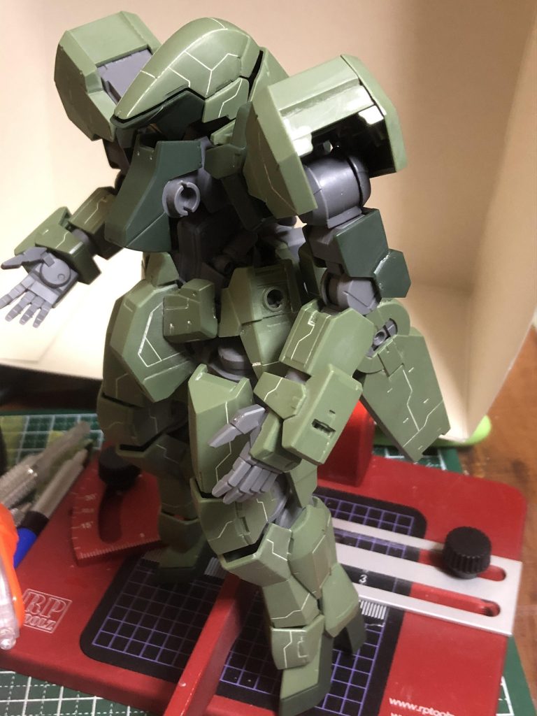 スジボリとプラ板追加の完了と確認です
プロポーションとかは弄っていません