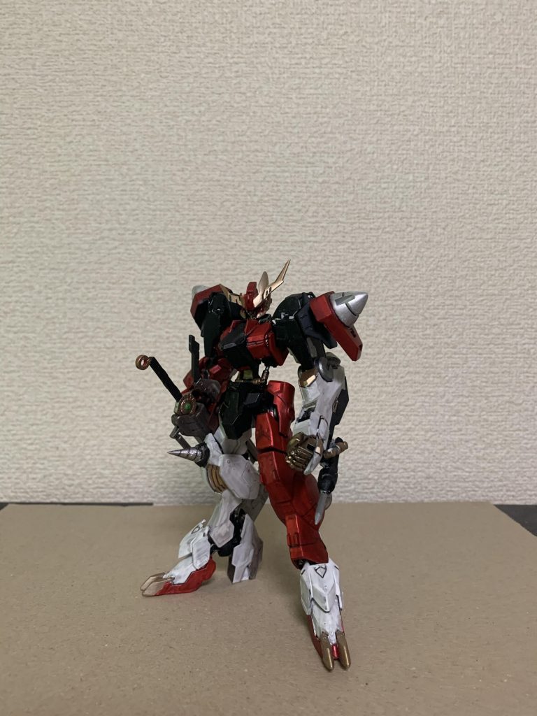 換装携帯を取り入れることでそれぞれの戦局を戦うことが可能。ノーマル状態でも十分な戦闘力を持つ。