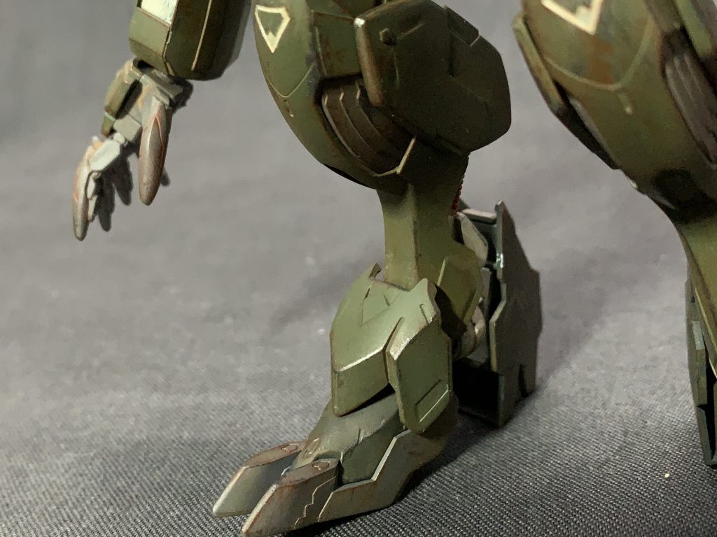 試験的にアクリルガッシュでウォッシング
(コレでクラックも恐くない)
その後ドライブラシとチッピング等々を施しました