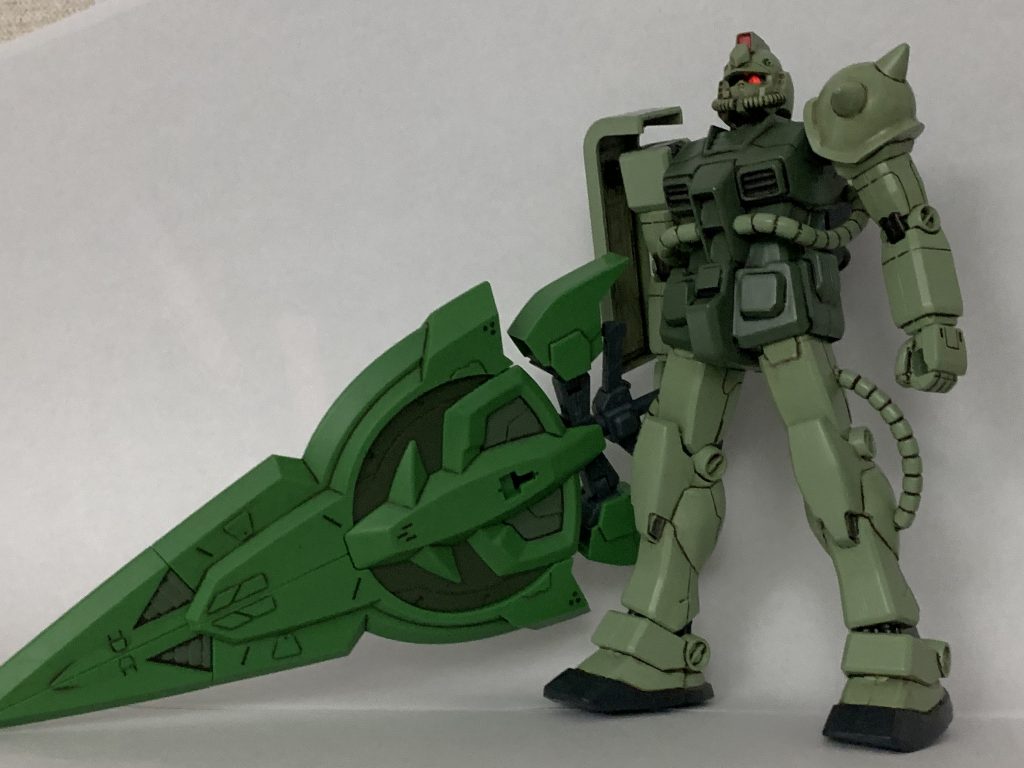 ジオニックソードを持たせて
FGの可動域のままなのでポーズできません!!!