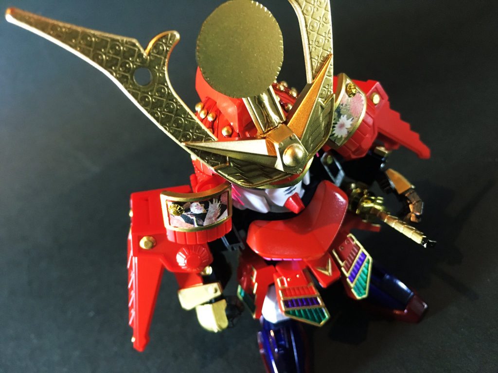 〜〜〜〜〜〜〜〜〜〜〜〜
SD戦国伝 武神降臨編では、織田信長や武田信玄はじめ八体(+デザインのみ二体)の戦国武将頑駄無が登場しましたが、同じ歴史モチーフのBB戦士三国伝では大変数多くの武将ガンプラが登場した事に対して、若干少ない感じがありました。
そこで武神降臨編リスペクトのオリジナル戦国武将を製作して参りたいと考え、今回その第一弾とさせて頂きます。
モチーフとした安東実季は、全国的には知名度が低くあまり注目されない武将ではありますが、関ヶ原合戦後の佐竹氏入封以前に秋田の地を治めた