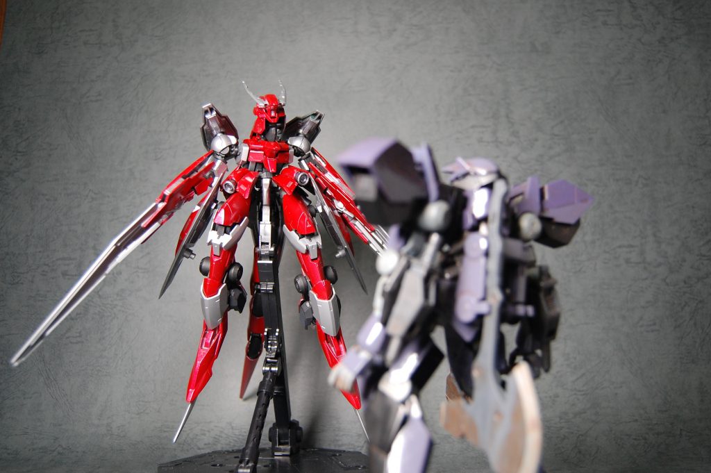 その体躯は大型MSであるグレイズアインをも圧倒する