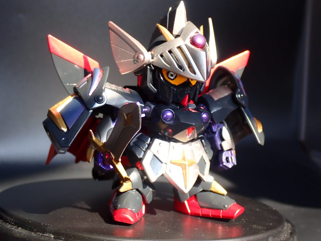 バーサルとは違い、瞳孔をキレ目にしています。