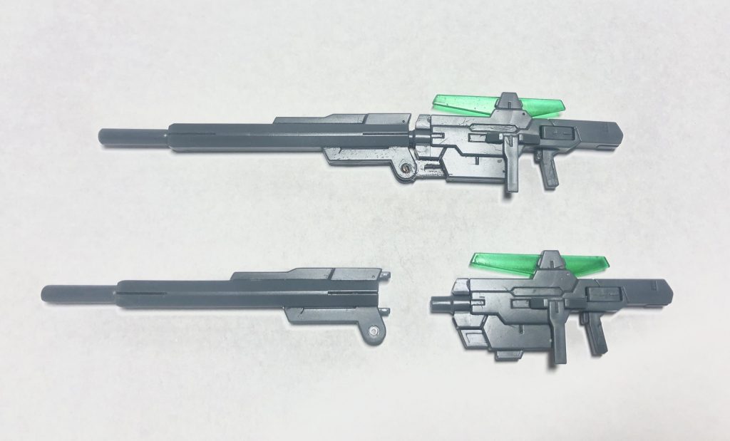 上(改造版):まず初めに、銃身を少し引き出します。
下(既製品):まず初めに、銃身を取り外します。