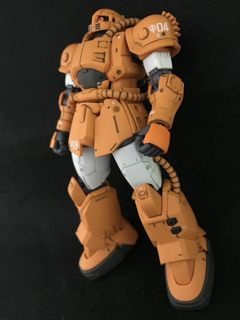 手の甲のオレンジが鮮やか過ぎですね。浮いてる。マーキングですが付属のマーキングシールの余白を可能な限り切り取り貼ってます。想定より綺麗に仕上がり驚いています。食わず嫌いはよくないなと思いました。ツヤ消し仕上げなら水転写デカールにこだわらなくてもいいかも。