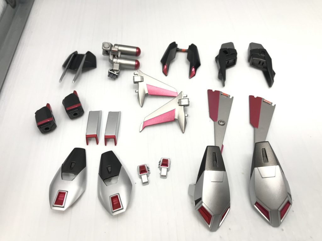 組んではバラして、塗り分けのバランスを調整。