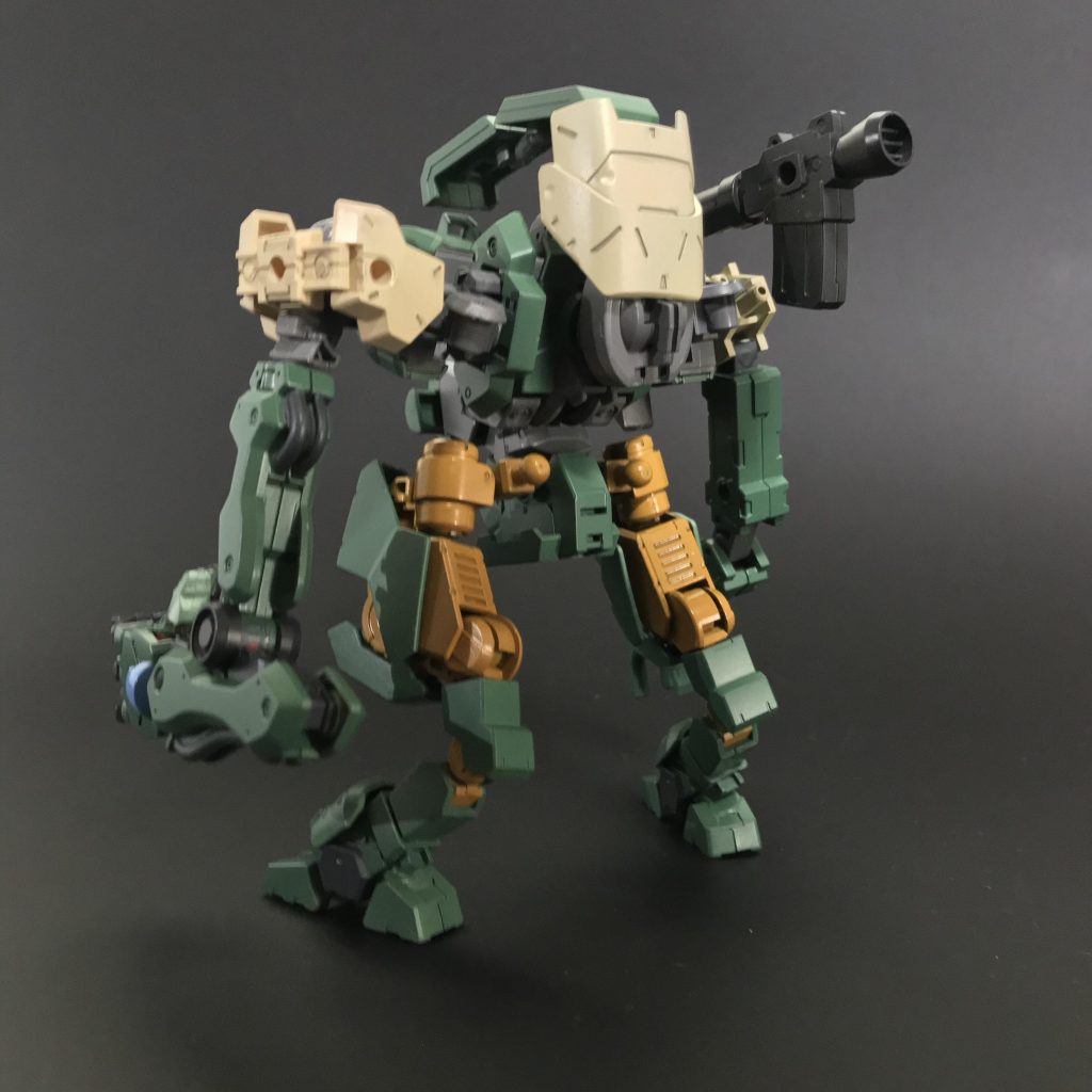 背中のカバーはアスタロトの腕のカバーを使ってます。