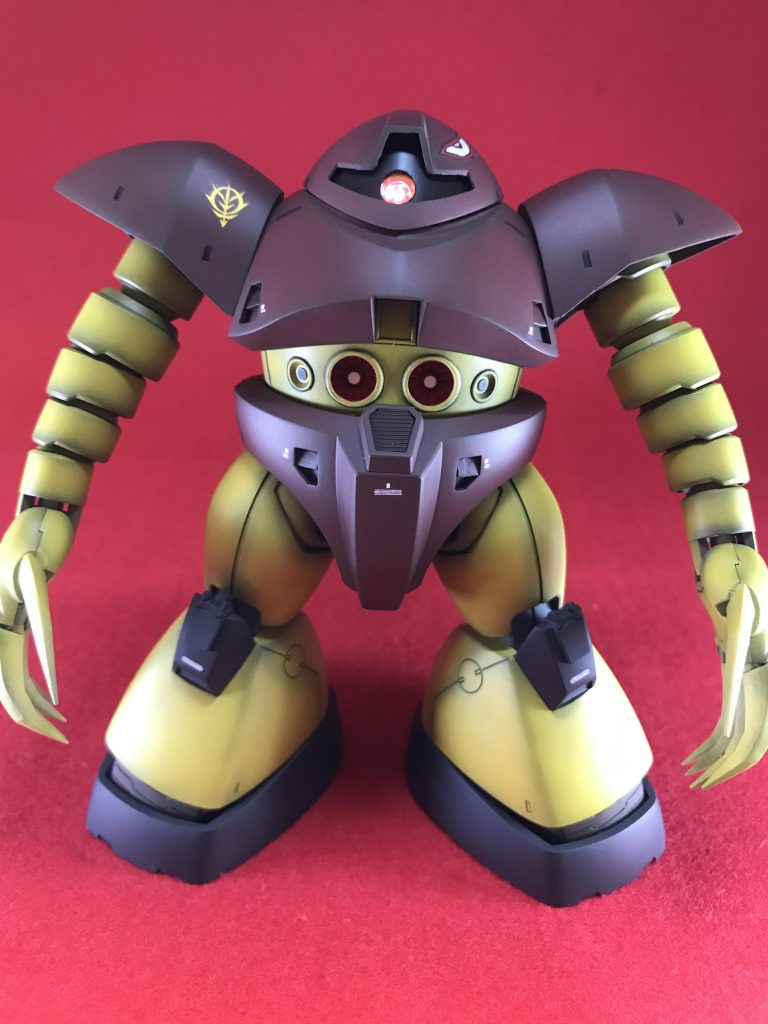 腕の関節を一節追加しています。アッガイの延長用パーツを使わずに持っていたのでそれを肩関節に装着。加工無しでポン付けできました。