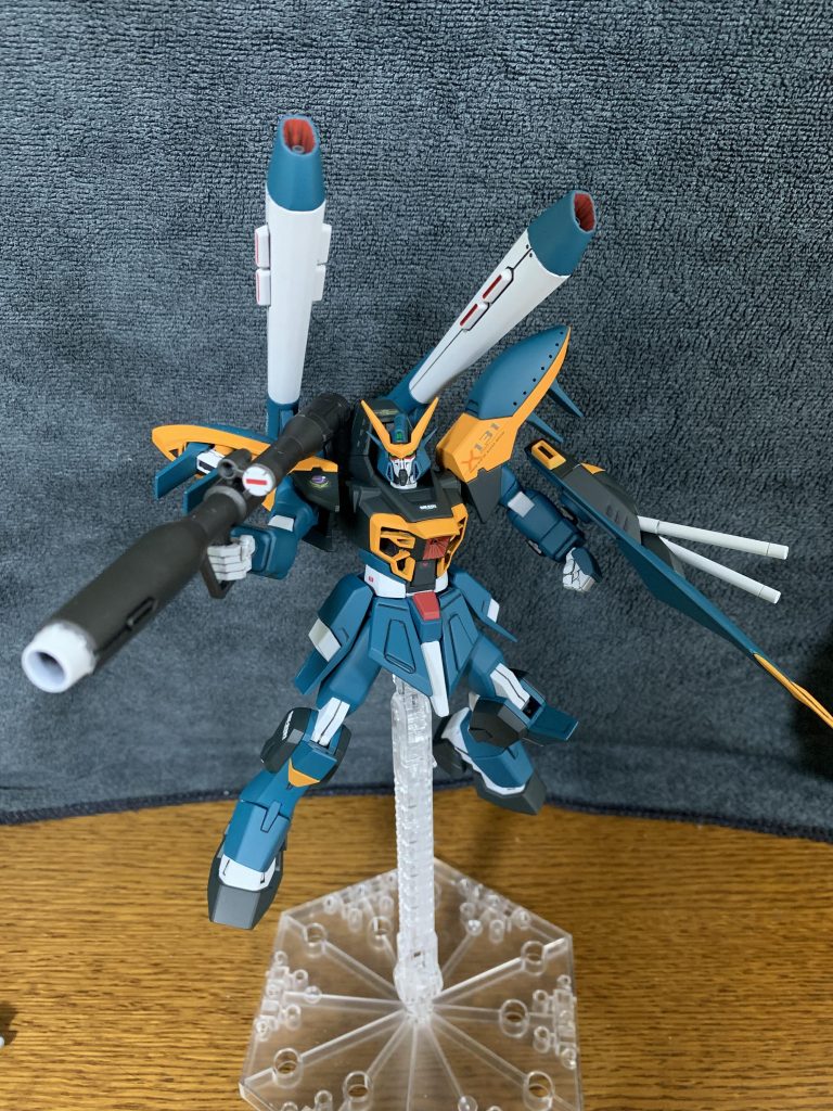 トーデスブロックと両シュラーク、胸部スキュラの砲口は開口し、奥行きが出ると良いなと。