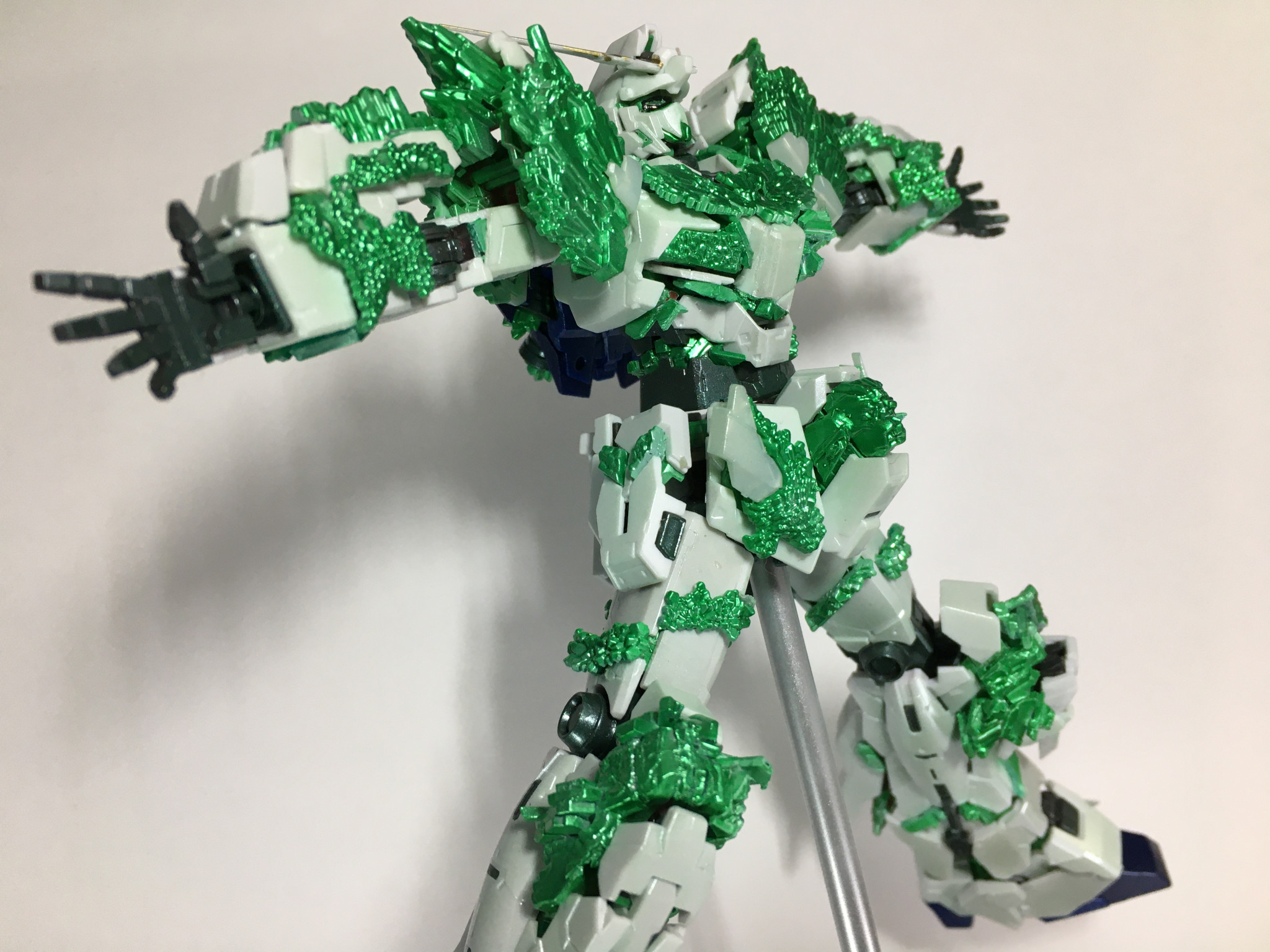 RG ユニコーンガンダム 光の結晶体｜かぴはちさんのガンプラ作品