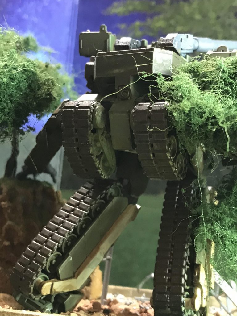 バックショット。ジオラマ素材は百均のホビー素材だったりジャンクパーツだったり。