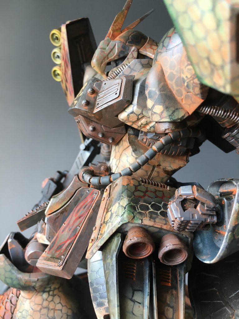 蛇柄は洗濯ネットをマスキングのようにして…
上手くいかず面相筆で描いている所もあります(*´ο`*)