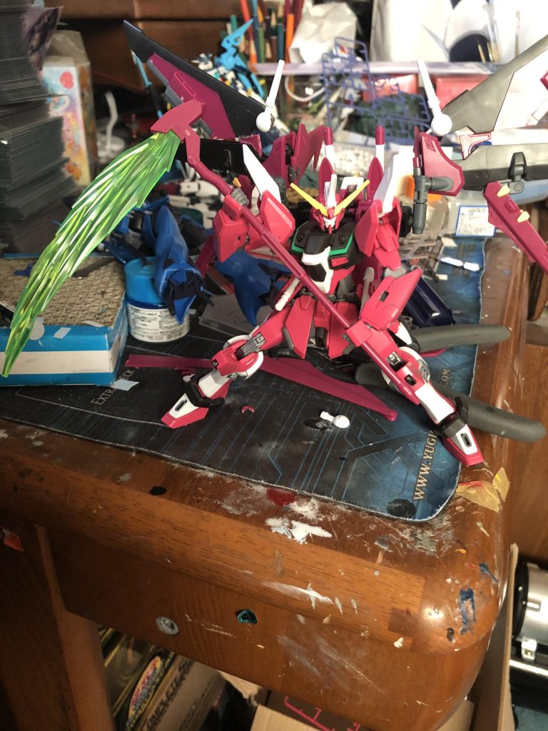 最初はラヴファントムの鎌も普通に似合ってるんでも出せるつもりでしたがしまう場所作るのが難しかったんで辞めました。