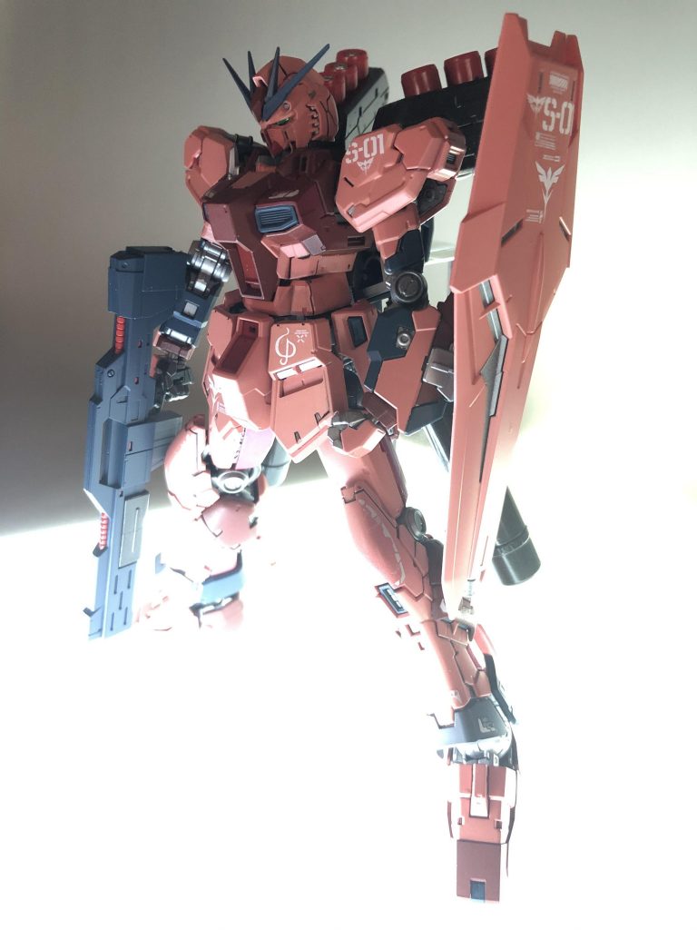 市販のデカール 、MGサザビーのデカール を使用してます。