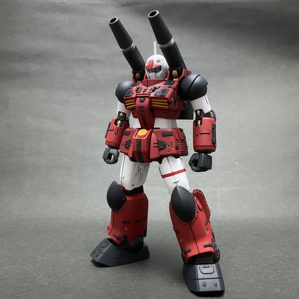 全身にプラ板やメタルパーツでディテールアップを施して、カラーリングを変更したのみです。