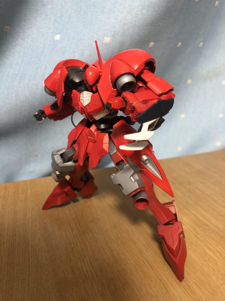 ・クローシールド
左腕に装備された小型のシールド。内臓されたクローを展開することで、咄嗟の近接戦闘にも対応できる。