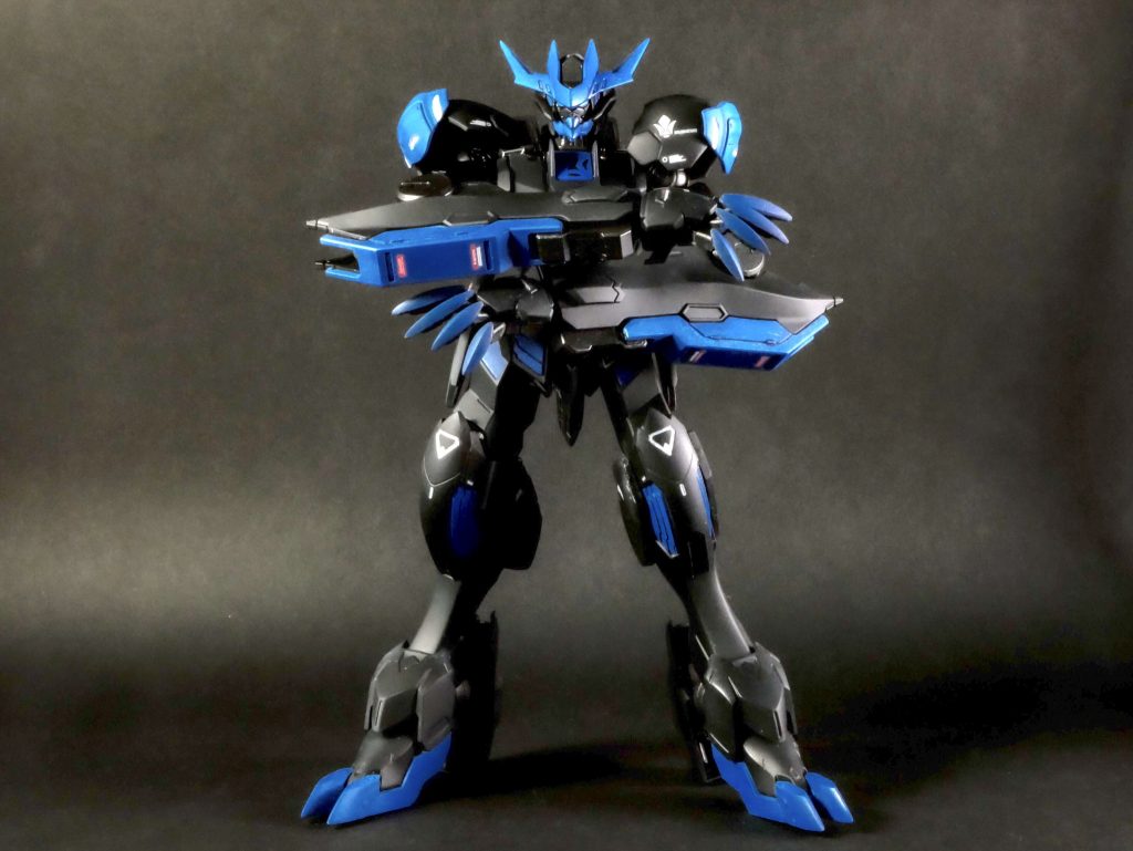 最後に腕組みポーズ。
私はガンバ大阪サポーターではありませんが、
青と黒の組み合わせはバルバトスに本当にマッチしていると思いました。
最後まで見ていただきありがとうございました!!