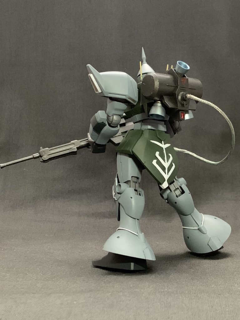 ビームドライブの改良は簡単にクリアした為、各種センサーの増設、バックパックの大型化、試作段階のゲルググJの腕部への換装を行なった結果、当初の想定以上のビーム出力、照準性能を獲得した