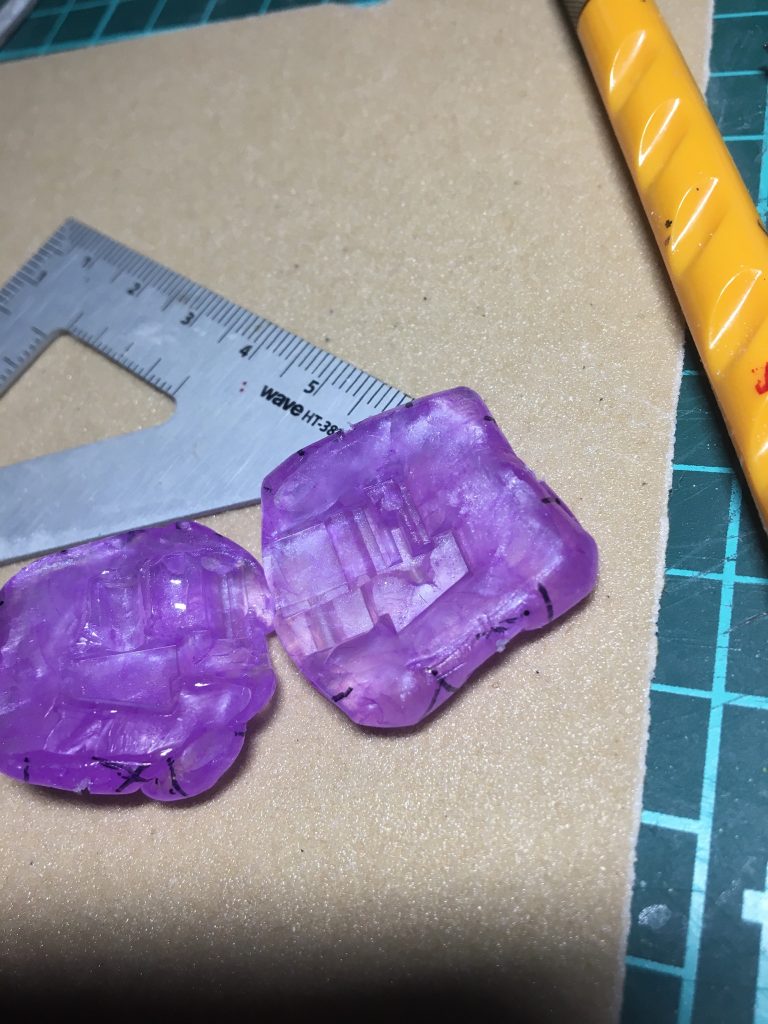 余談ですがこれが複製に使ったおゆまるの型。初めて使いましたが割と使い勝手がいいし何より安い。百均ですからね。
精密なパーツを作るにはもう少し熟練が必要そうです。