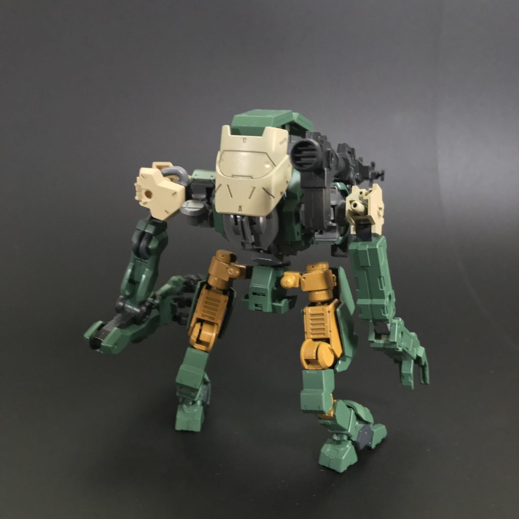 左肩のカバーは30MMの特殊作業アームにあるパーツを使ってます。