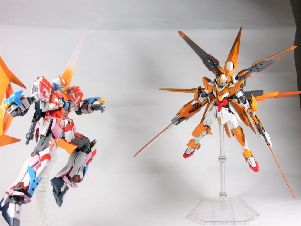 クアンタは特に大好きな機体で、どんな改造にするか悩みましたが穂乃果ちゃんらしくかっこいい機体に出来たと思います！
最後に次世代の主人公との対決風な一枚を
千歌「全力で行きます！穂乃果さん！」
穂乃果「望むところだよ！千歌ちゃん！」