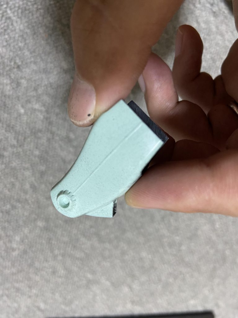 昔のキットなので、ヒケとか、もなかがゴリゴリです。これでもかと。普段サボりがちな基本工作を丁寧にせざるを得ない💦画像の筋はパーティングラインと間違えて削り落としてもた。