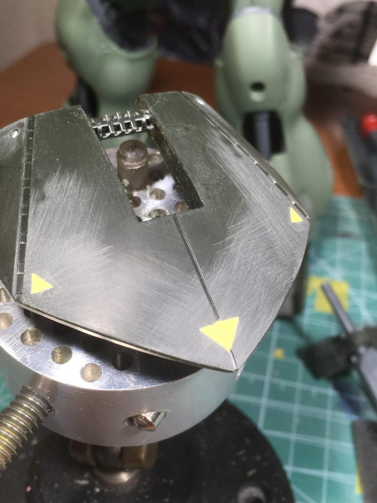 リアスカートの三角モールドが不要だったので埋めました。