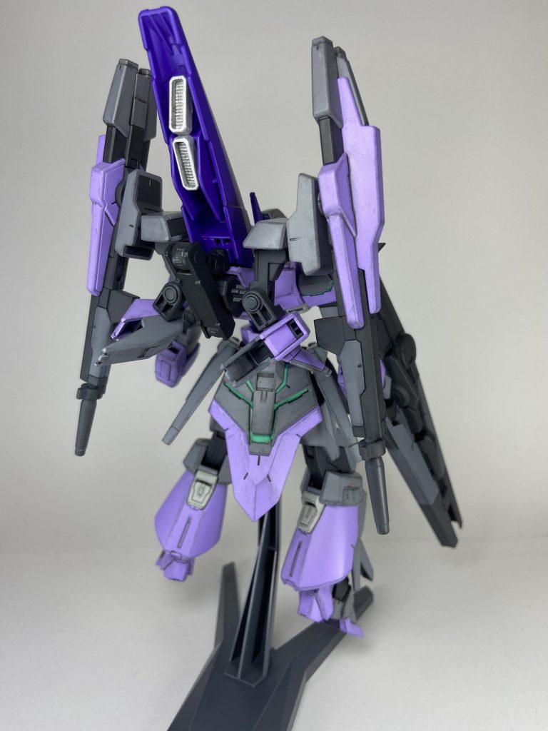 バーニアスタビライザーはZガンダムをイメージ。フレキシブルアームによって接続されているため様々な方向へ加速できる。