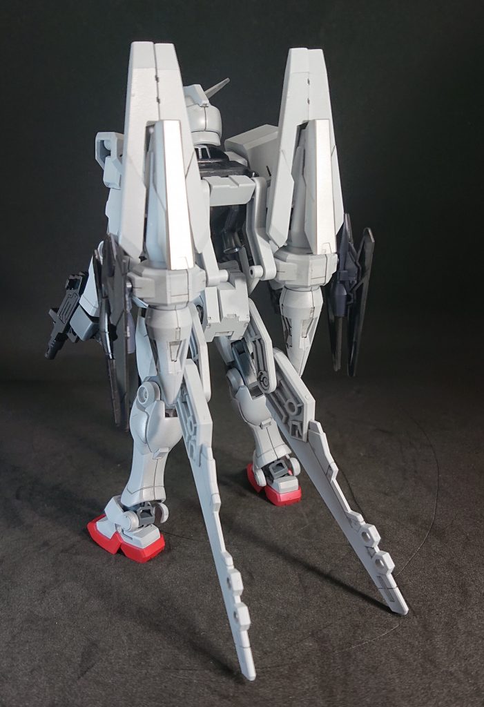 主に目標までの高速移動の為のユニット
ファンネルの他、多数ウェポンをマウントすることも可能