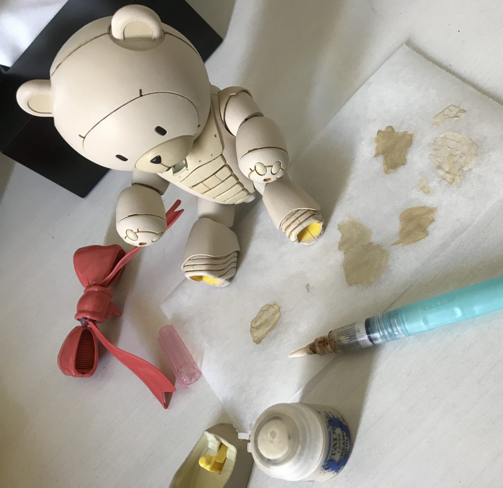 実は長期出張先のホテルで作ってました。
シタデルは水性で匂いが出ないので、良いですね。