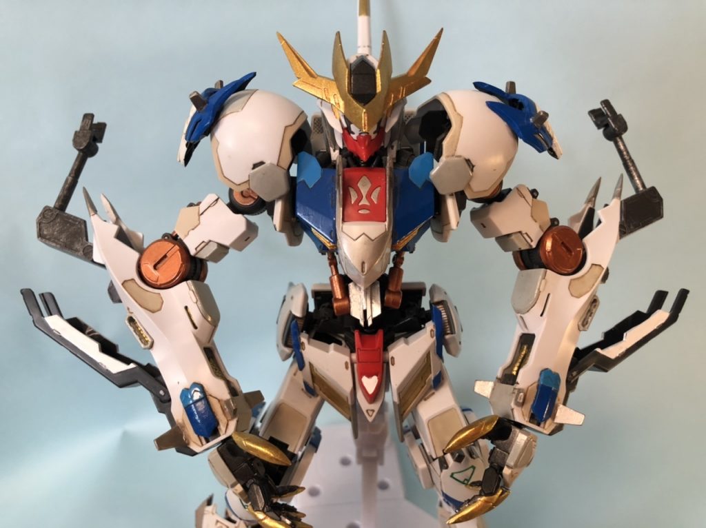 ギミックが多いと楽しいですが、左右対象のポーズをつけるのは、とても大変…