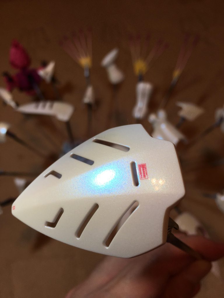 コンパウンド前です。照らしてる蛍光灯と3個シェードの照明が映ってます。上手い人はこの時点でもっと映るのかもしれません。