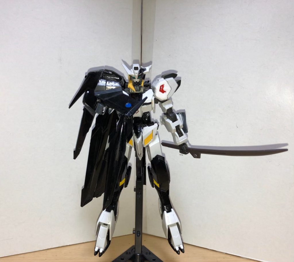 次はこの形態で唯一の近接武器の剣になります。  性能はウェルテレスフィの腰の剣と変わりません。
普段はリアアーマーに装備してます。